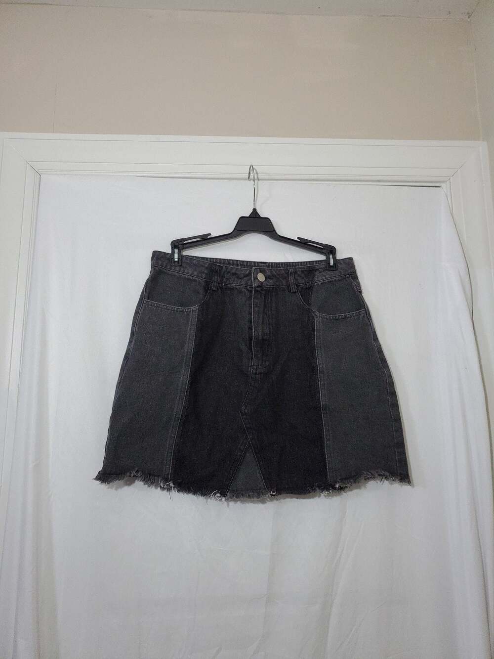 Altar'd State Two-Tone Black Denim Raw Hem Mini Skirt Size M